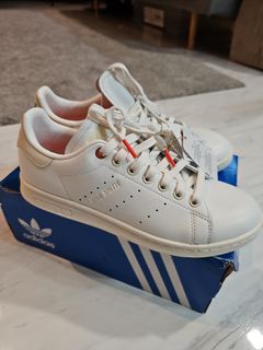 Adidas Neo VS Advantage CL K. Similar to Stan Smith Women s
