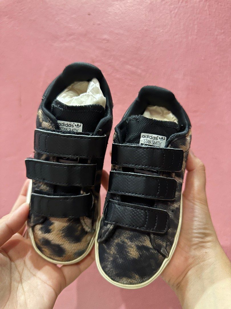 Stan smith scratch leopard deals