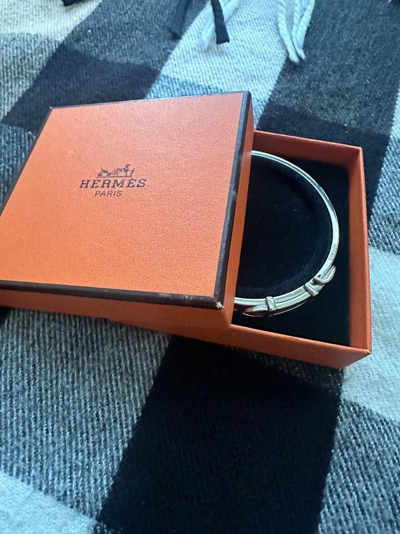 Auth Hermes Bangle Belt Style (Category: Luxury Accessories) located in Manila. Submitted by heyqueeney (Listing ID 1291605341, Image 3). Description: Authentic Hermes Bangle Belt Style Fits Small to Semi Large wrist Php8,990 negotiable for sure buyer In excellent condition 9/10.