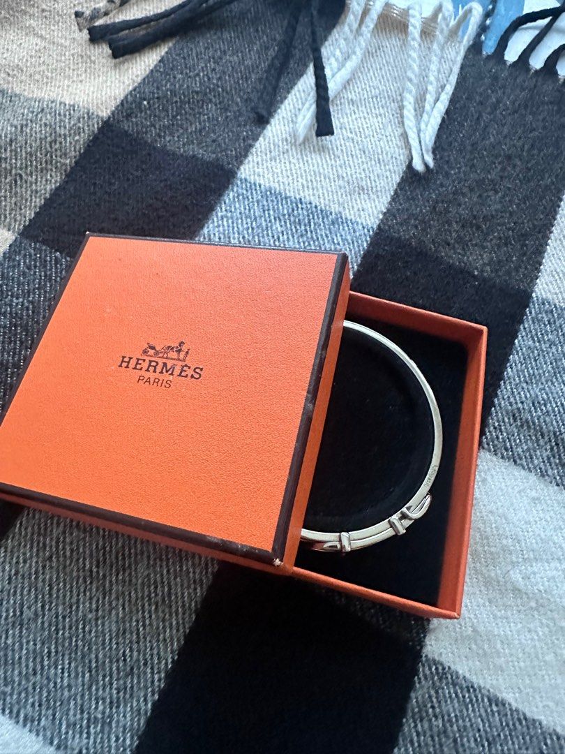 Auth Hermes Bangle Belt Style (Category: Luxury Accessories) located in Manila. Submitted by heyqueeney (Listing ID 1291605341, Image 2). Description: Authentic Hermes Bangle Belt Style Fits Small to Semi Large wrist Php8,990 negotiable for sure buyer In excellent condition 9/10.