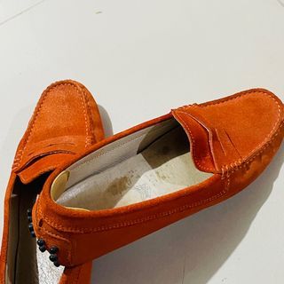 Authentic Tod’s Gommino Driving Leather Loafers