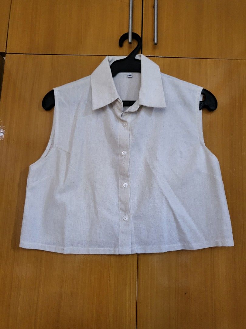 Bangkok linen coordinates in color Oat (Category: Sets or Coordinates) located in Makati City. Submitted by Provari128 (Listing ID 1291583105, Image 1). Description: BKK linen coords in color Oat Used twice Top - cropped style, can fit up to L to XL (I'm 36 in. bust and still roomy) Shorts - with pockets, stretchy (I'm 32 in. waist and can still stretch) RFS - Not into cropped tops Payment: BDO / UB / Gcash Shipping: Gogo express / J&T / Flash ex