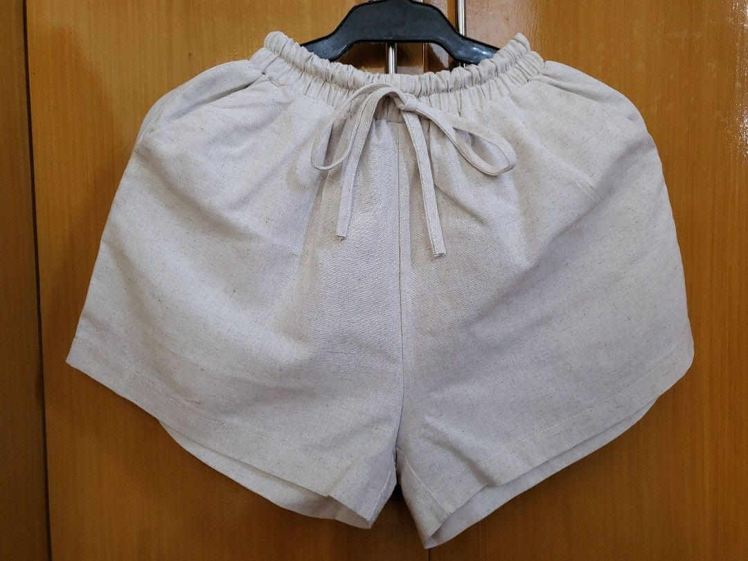 Bangkok linen coordinates in color Oat (Category: Sets or Coordinates) located in Makati City. Submitted by Provari128 (Listing ID 1291583105, Image 3). Description: BKK linen coords in color Oat Used twice Top - cropped style, can fit up to L to XL (I'm 36 in. bust and still roomy) Shorts - with pockets, stretchy (I'm 32 in. waist and can still stretch) RFS - Not into cropped tops Payment: BDO / UB / Gcash Shipping: Gogo express / J&T / Flash ex