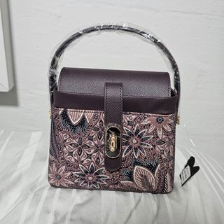 (Category: ) located in . Submitted by joli_shopper (Listing ID 1291635286, Image 1). Description: .