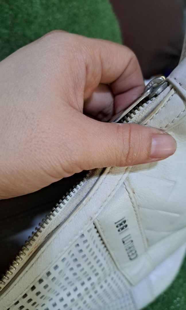 Cerruti (Category: Luxury Bags & Wallets) located in Batangas. Submitted by venus232nd (Listing ID 1291561654, Image 3). Description: authentic.