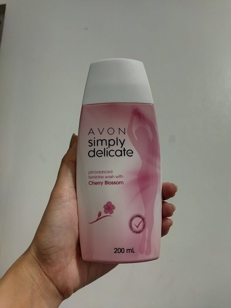 Cherry Blossom Feminine Wash (Category: Sanitary Hygiene) located in Manila. Submitted by irisplm (Listing ID 1291668110, Image 1). Description: Sobrang bango sa flower area. Promise!.