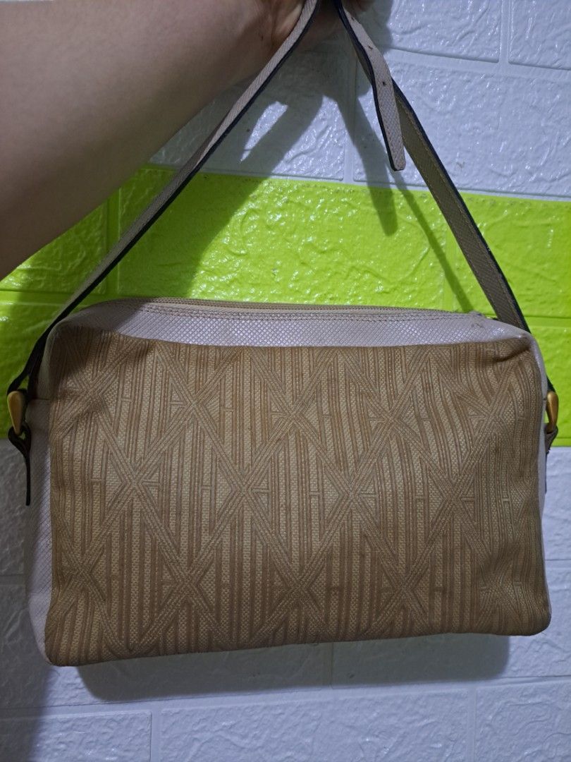 Chloe vintage (Category: Luxury Bags & Wallets) located in Batangas. Submitted by venus232nd (Listing ID 1291567835, Image 2). Description: authentic vintage.
