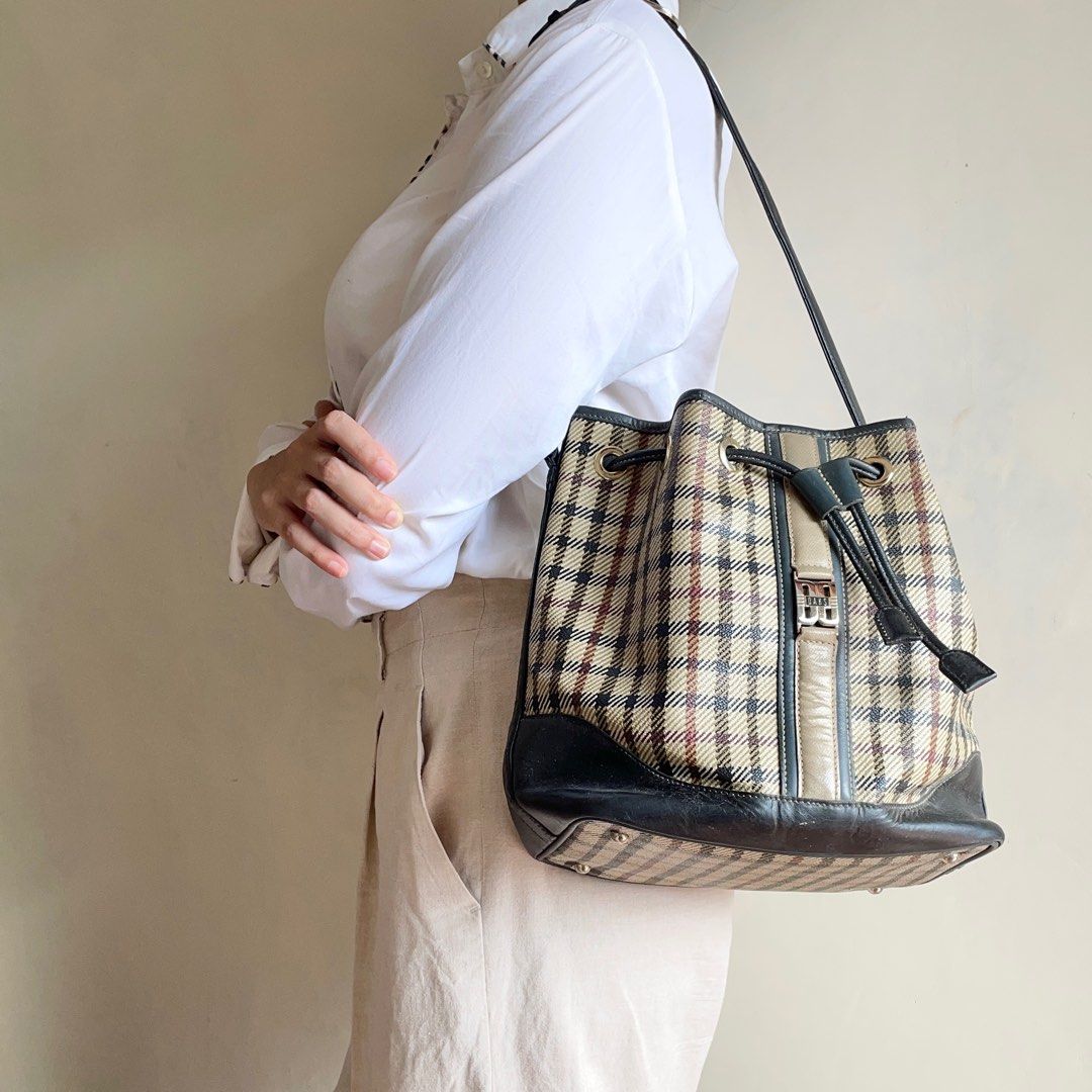 Daks bucket bag cheap
