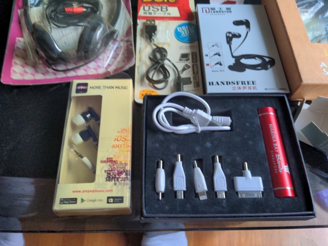Earsets Bundle (Category: Earphones) located in Singapore. Submitted by flower8282 (Listing ID 1291630840, Image 2). Description: Brand new. prefer selling as a set.