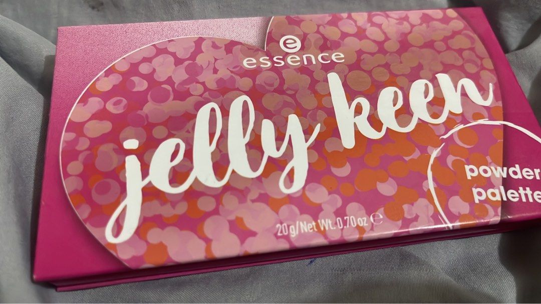 ESSENCE BLUSH, CONTOUR AND HIGHLIGHT PALETTE (Category: Makeup) located in Lemery. Submitted by haul_canada (Listing ID 1291691479, Image 1). Description: Authenticity guaranteed❤️.