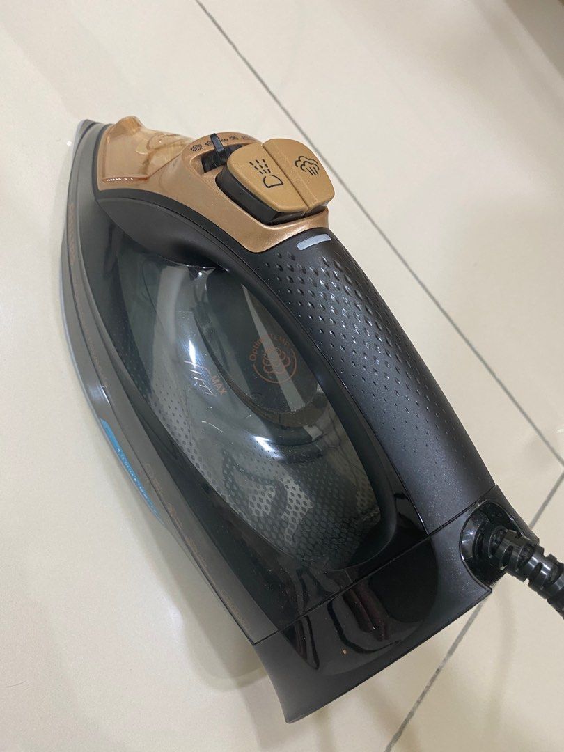 (Free Ironing Board) Noburns guarantee Steam Iron GC3929, TV & Home