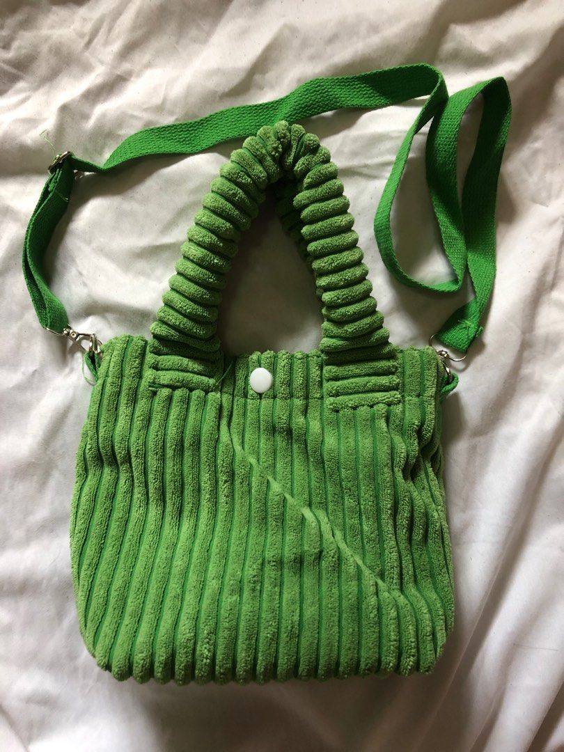 Green Cross-body Bag (Category: Cross-body Bags) located in Mandaluyong City. Submitted by ryshe (Listing ID 1291593832, Image 1). Description: Used once .