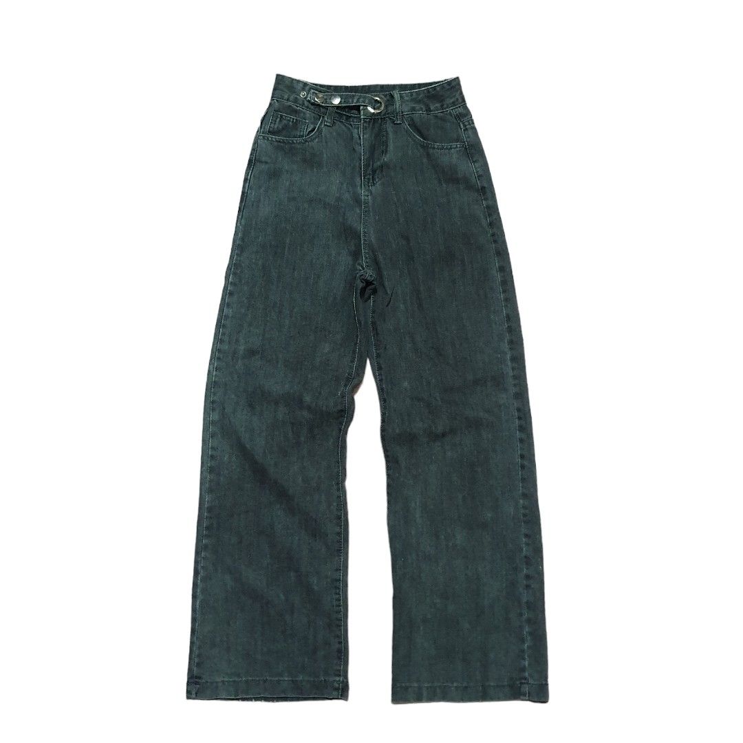 Grey Wash Straight/Baggy Jeans (Category: Jeans) located in Caloocan City. Submitted by 444_k (Listing ID 1291590879, Image 1). Description: f•💥 Grey Wash Straight/Baggy Jeans 》Waist: 26 Inches 》Length: 40 inches 》Leg Opening: 10inches (last pic) 🔅Location: South Caloocan 🌐Shipping fee: +45 for Luzon +75 for Visayas +90 Mindanao J&T Shipping.