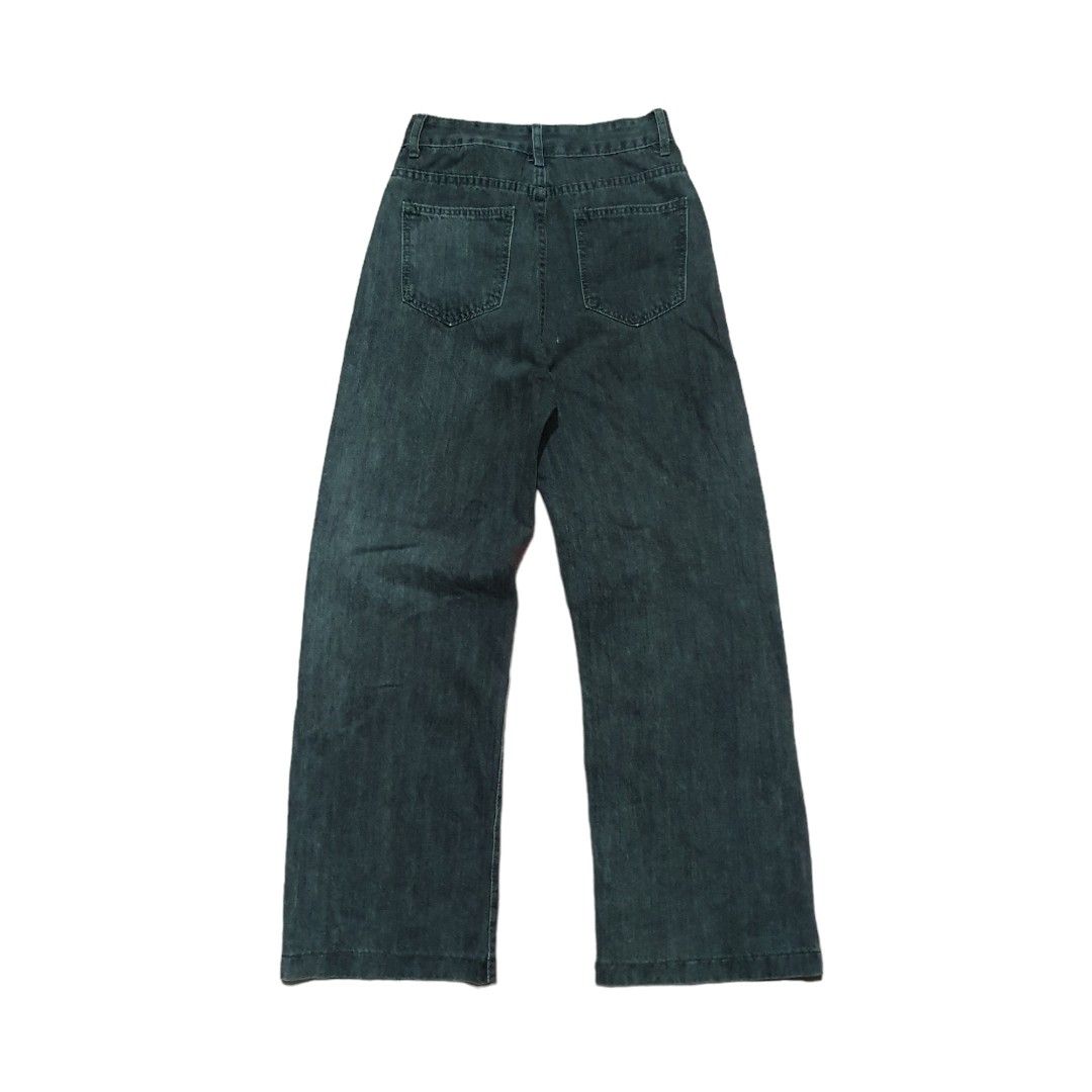 Grey Wash Straight/Baggy Jeans (Category: Jeans) located in Caloocan City. Submitted by 444_k (Listing ID 1291590879, Image 3). Description: f•💥 Grey Wash Straight/Baggy Jeans 》Waist: 26 Inches 》Length: 40 inches 》Leg Opening: 10inches (last pic) 🔅Location: South Caloocan 🌐Shipping fee: +45 for Luzon +75 for Visayas +90 Mindanao J&T Shipping.