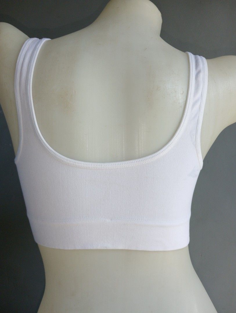 M: medium white bra not padded sports bra or everyday bra, Women's Fashion,  Undergarments & Loungewear on Carousell