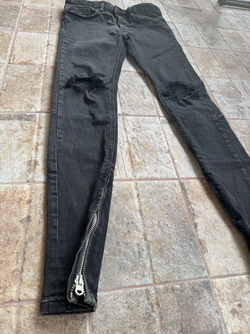 MNML Distressed Black Skinny Jeans (Category: Jeans) located in Las Pinas. Submitted by thriftedchild (Listing ID 1291681631, Image 2). Description: Waist: 31 Length: 41 Hem: 5.5 (adjustable with zippers on the ankles) Fear Of God, Zara vibes.