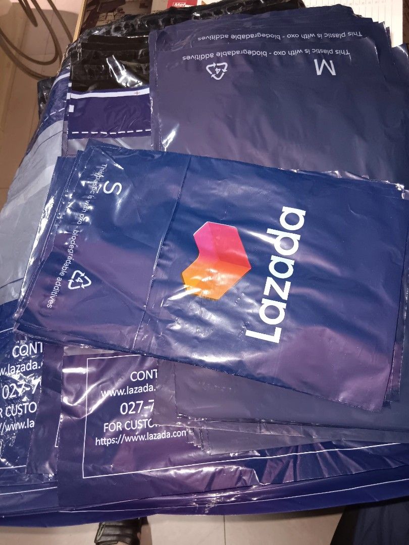 Other Platform pouches s m l xl (Category: Purses & Pouches) located in Caloocan City. Submitted by declutterstn (Listing ID 1291615825, Image 1). Description: take all na. unused pouches. XL twenty three pcs,large twenty four Medium twenty five and small twenty three pcs..