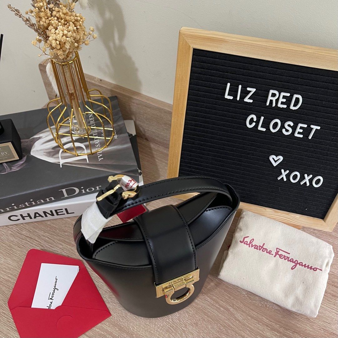 PREORDER: SF Ferragamo Trifolio Shoulder Bag (Category: Shoulder Bags) located in Pasig City. Submitted by lizredclosetph (Listing ID 1291557237, Image 3). Description: PREORDER: SF Ferragamo Trifolio Shoulder Bag Dimension: 19cm x 13cm x 10cm .