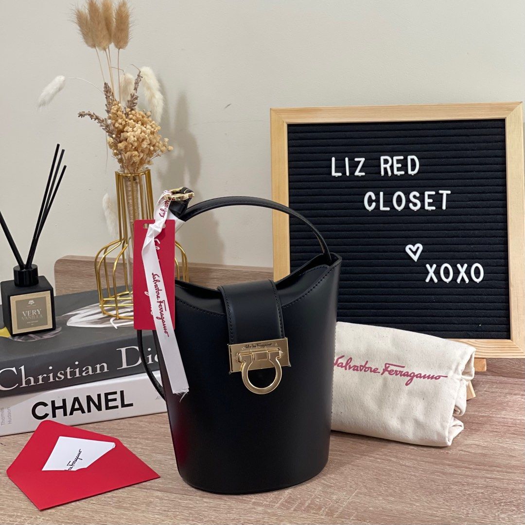 PREORDER: SF Ferragamo Trifolio Shoulder Bag (Category: Shoulder Bags) located in Pasig City. Submitted by lizredclosetph (Listing ID 1291557237, Image 1). Description: PREORDER: SF Ferragamo Trifolio Shoulder Bag Dimension: 19cm x 13cm x 10cm .