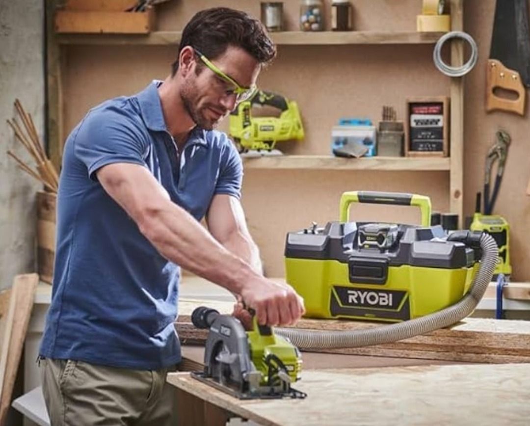Ryobi P3240 18v 3 Gal. Project Wet/Dry Vacuum with Accessory Storage