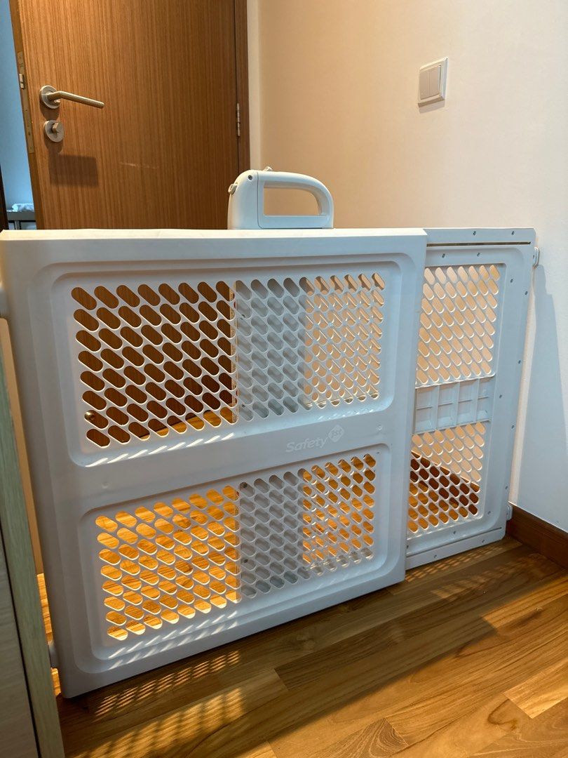 Lift lock hot sale and swing gate