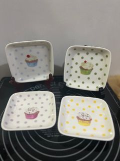 Set of 4: Cup Cake Plate