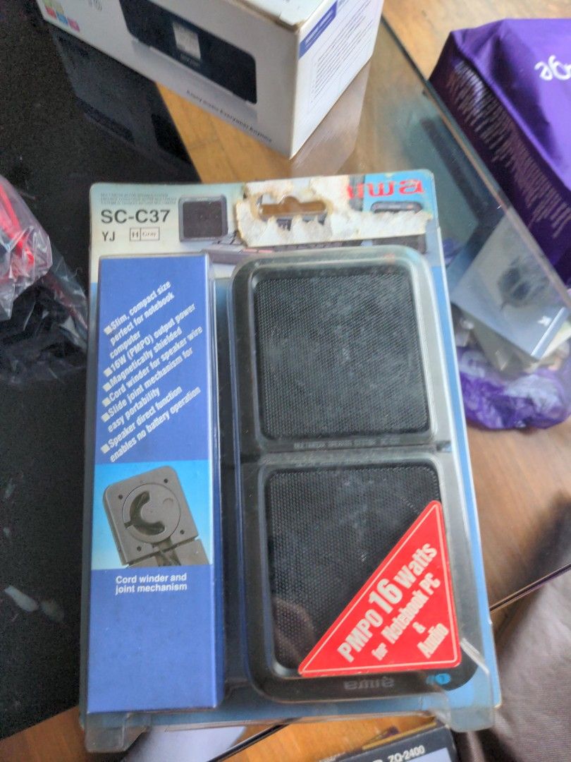 Speaker bundle (Category: Portable Music Players) located in Singapore. Submitted by flower8282 (Listing ID 1291632355, Image 3). Description: AMPed Snow Angel MP3 Speaker BX-10 SC-C37.