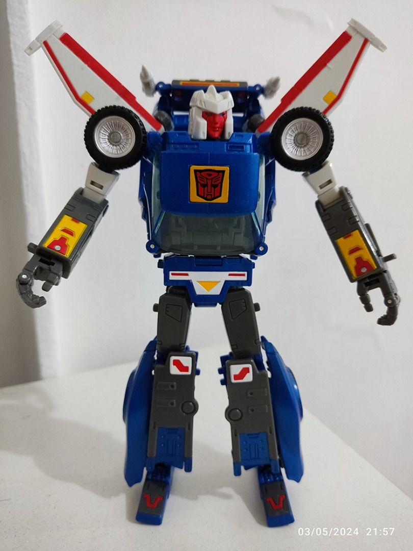 MP-25 Transformers Masterpiece Tracks (Takara Tomy) (Category: Vehicle & Diecast Models) located in Paranaque City. Submitted by coolcollectorstuff (Listing ID 1291670559, Image 3). Description: DISCOUNTED!!! DISCOUNTED!!! DISCOUNTED!!! MP-25 Transformers Masterpiece Tracks by Takara Tomy Php 2,300 (negotiable) Back in Box, excellent condition Complete accessories Comes with coin.