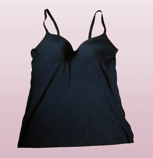 UNIQLO WOMEN SEAMLESS V NECK BRA CAMISOLE, Women's Fashion, Tops,  Sleeveless on Carousell