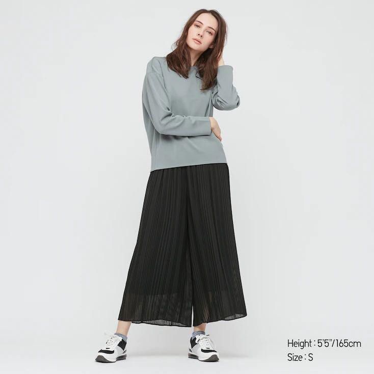 UNIQLO pleated pants, Women's Fashion, Bottoms, Other Bottoms on Carousell