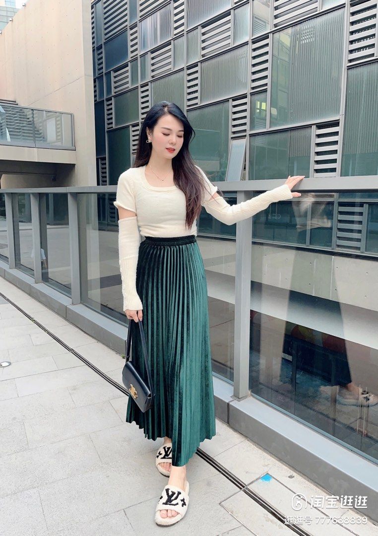 Velvet Green Long Skirt Pleated