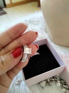 Vintage Avon 925 Silver   Engagement Wedding Ring 
Size 7.5
(1)