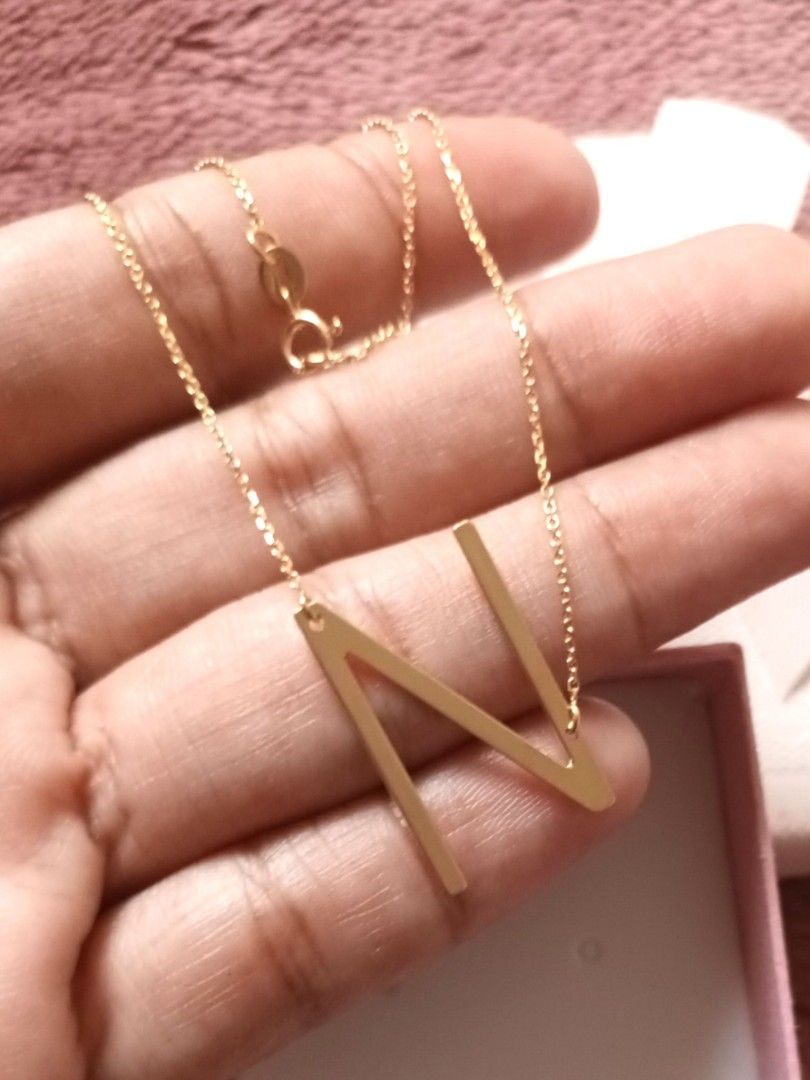 18k Saudi Gold Initial Necklace Letter N (Category: Necklaces) located in Lucena. Submitted by Goldrich (Listing ID 1291721827, Image 1). Description: 18k Saudi Gold Center necklace Real gold and pawnable 16 inches.