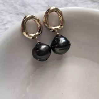 大溪地珍珠耳環(大溪地=海水黑珍珠) 我賣的不是別人淡水染黑扮大溪地的喔。64242491535746110