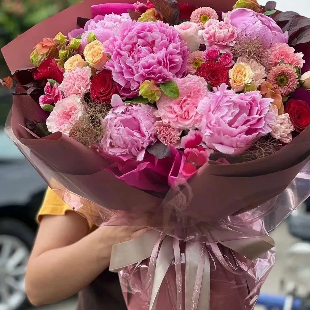 芍藥 鮮花花束 生日花束 表白花束 求婚花束, 傢俬&家居, 家居裝飾, 花瓶園藝 - Carousell