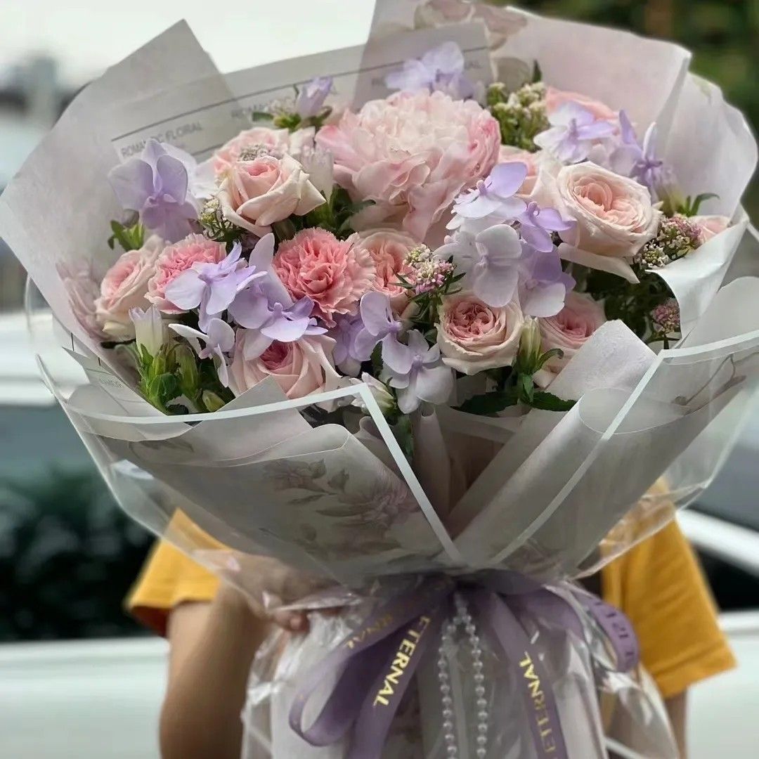 芍藥 鮮花花束 生日花束 表白花束 求婚花束, 傢俬&家居, 家居裝飾, 花瓶園藝 - Carousell