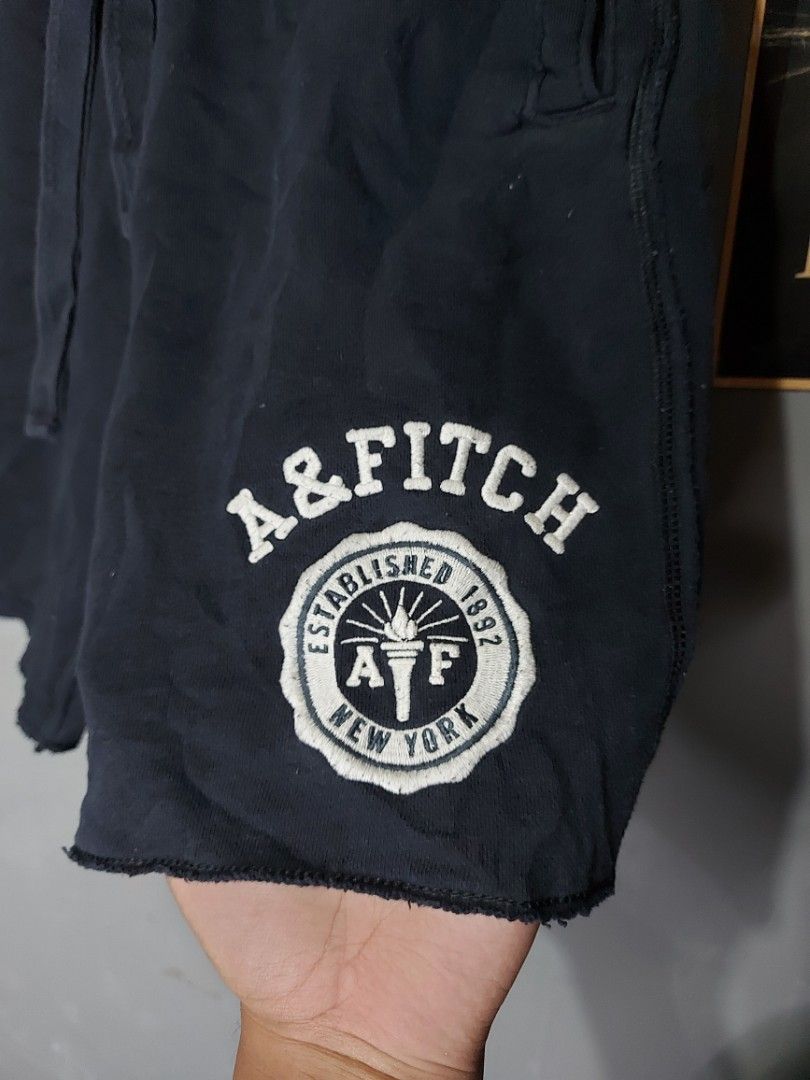 Abercrombie & Fitch (Category: Shorts) located in Santo Tomas. Submitted by janbars (Listing ID 1291733958, Image 3). Description: Abercrombie & Fitch Size S W31/L18 dimes 9/10 color rate excellent condition no issue 350+sf.