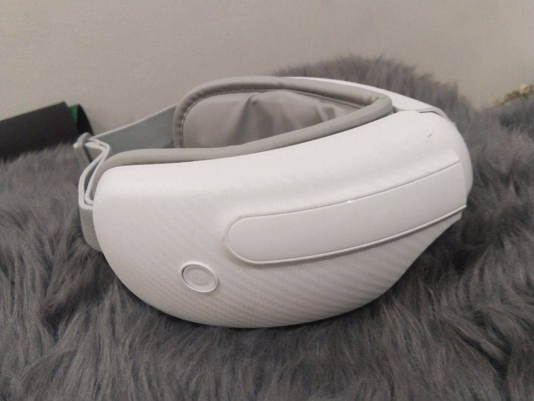 Affordable Rechargeable Vibrating Eye Massager 😍👌 (Category: Massage Devices) located in Bulacan. Submitted by afford.japan (Listing ID 1291859602, Image 3). Description: Affordable Rechargeable Vibrating Eye Massager 😍👌.