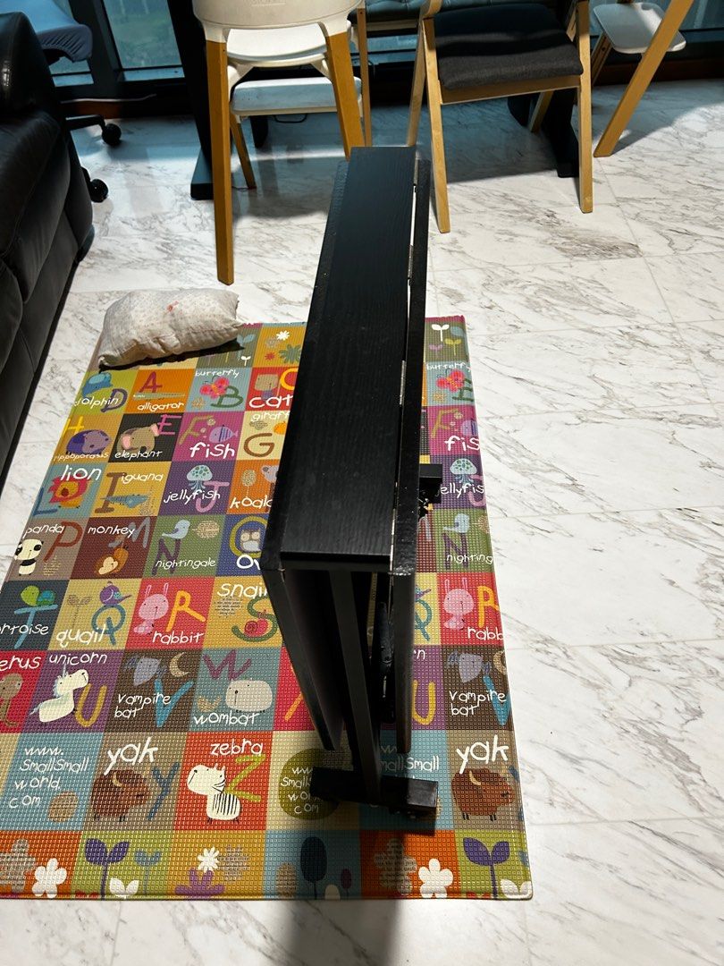 Foldable table (Category: Tables & Sets) located in Singapore. Submitted by neyuq1990 (Listing ID 1291721536, Image 1). Description: Foldable table, suitable for small space. Selling because moved to a bigger space..