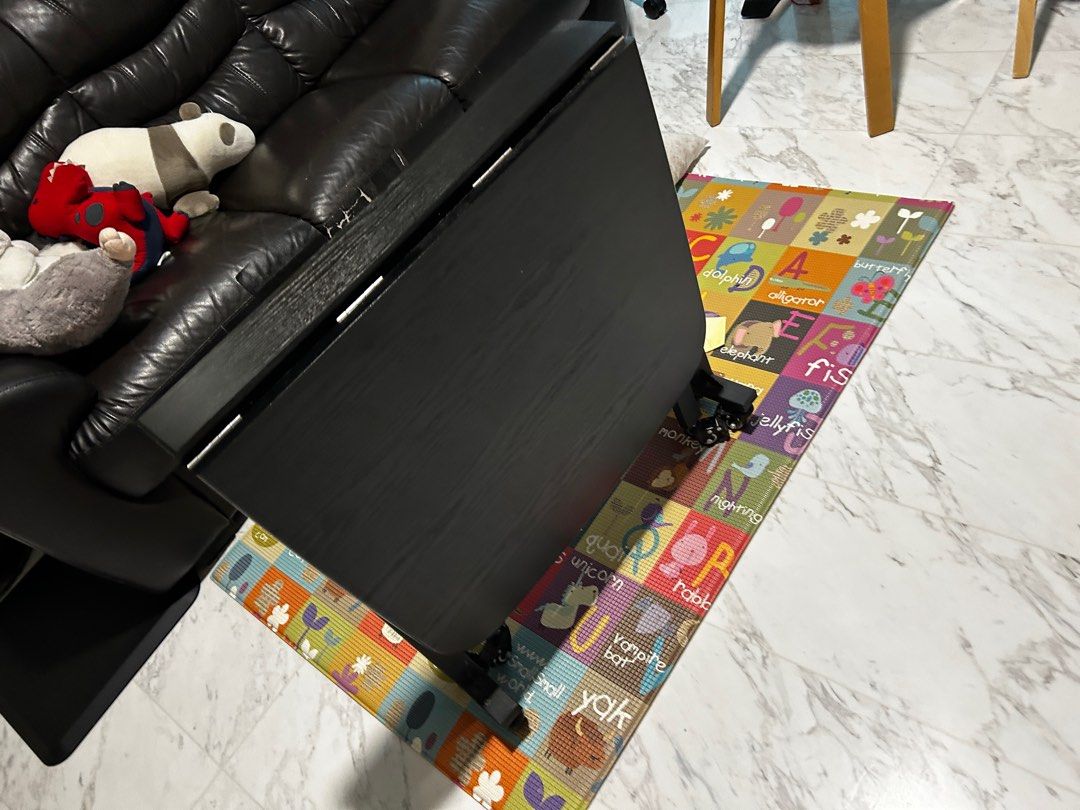 Foldable table (Category: Tables & Sets) located in Singapore. Submitted by neyuq1990 (Listing ID 1291721536, Image 2). Description: Foldable table, suitable for small space. Selling because moved to a bigger space..