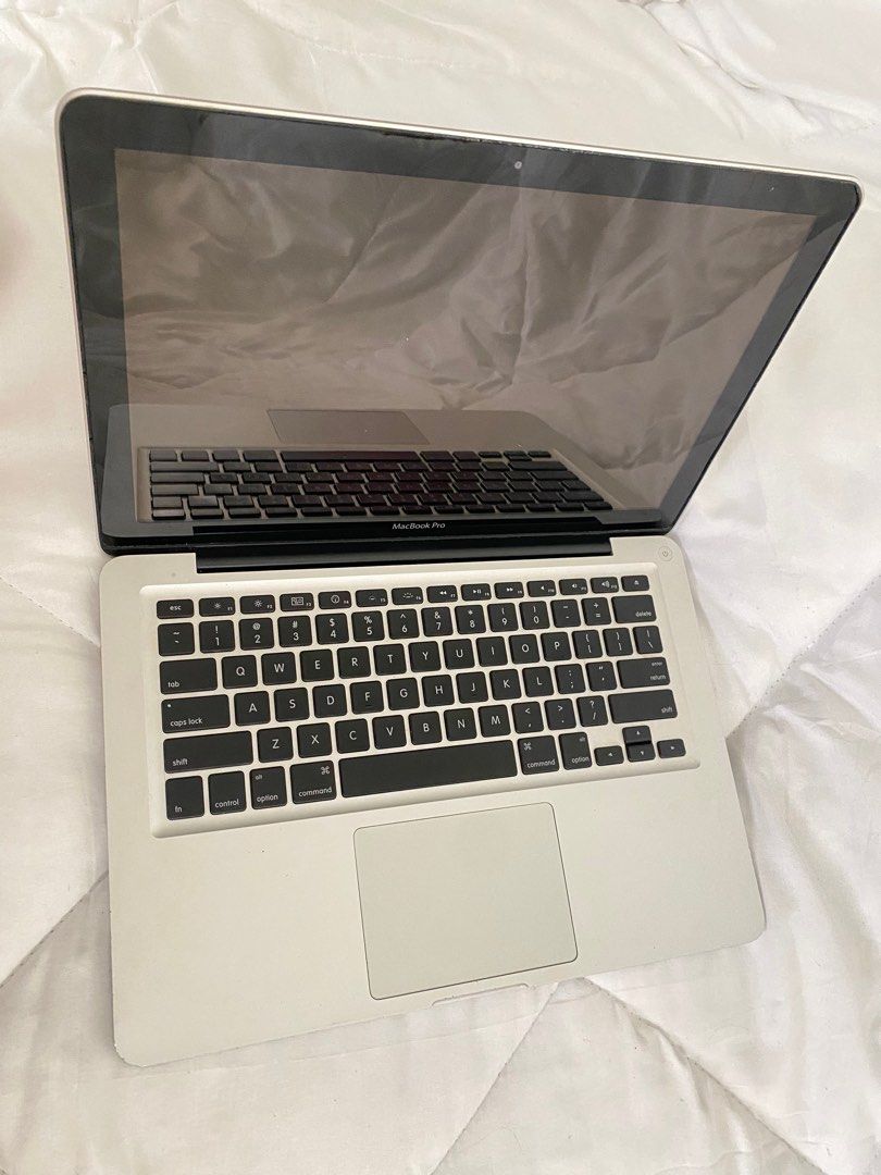 MacBook Pro 2011 (Category: Laptops & Notebooks) located in Manila. Submitted by findanything. (Listing ID 1291732221, Image 2). Description: MacBook Pro Mabilis po sya and no issue beside sa mga scratch because of the usage. Ksama na sa inclusion ung bag nya at charger :) .