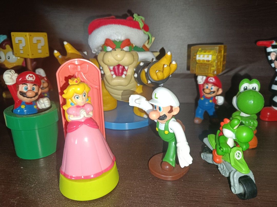 Mario set collection (Category: Figurines & Statues) located in Manila. Submitted by conyotics1111 (Listing ID 1291771925, Image 3). Description: Mario set collection authentic Nintendo license 9 figure 1 kupa 3 mario 1 princess 1 Luigi 1 toad 2 Yoshi mod gcash mod lbc.