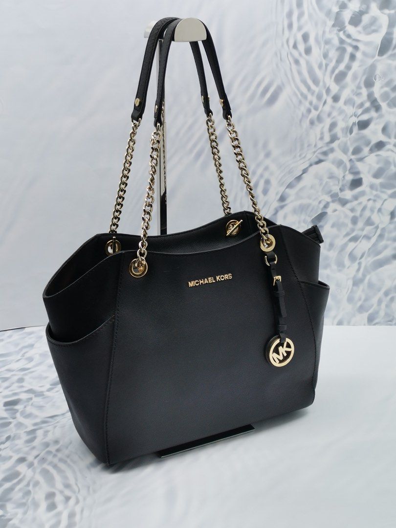 Black michael kors hot sale purse with gold chain