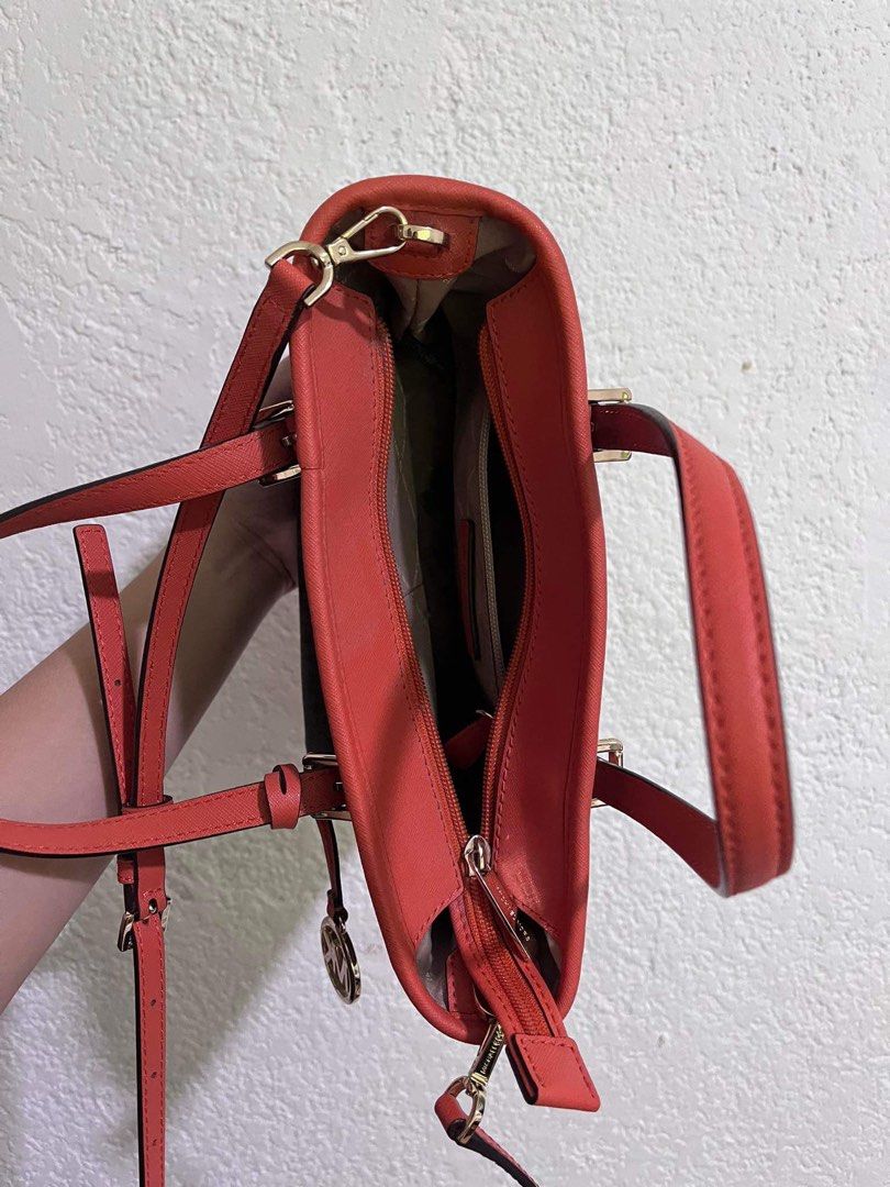 MK sling bag (Category: Luxury Bags & Wallets) located in Calamba. Submitted by rache31 (Listing ID 1291809948, Image 3). Description: MK sling bag Good as new Not used Please see pic for details.