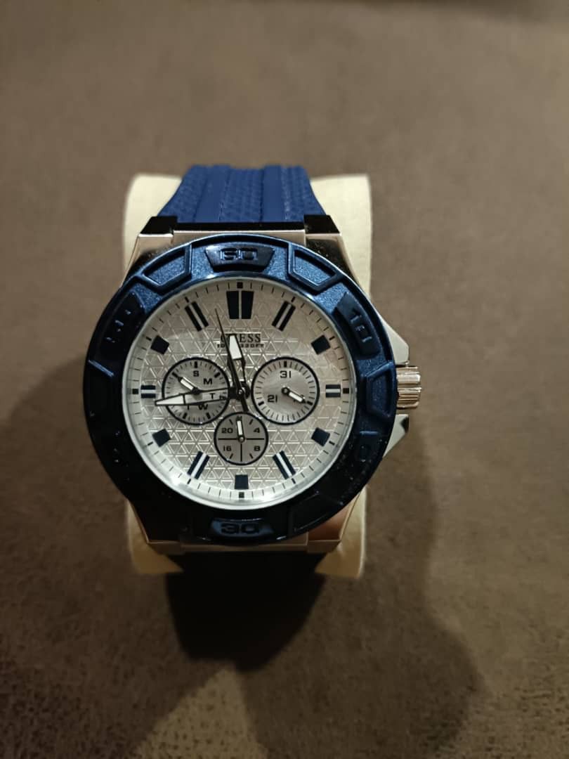 Guess w0674g4 top