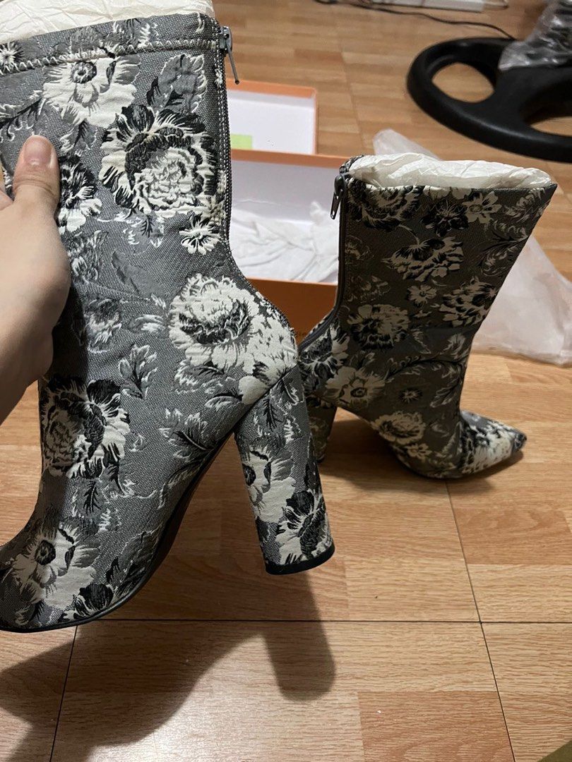 Public Desire Cupid Multifloral Heeled Ankle Boots (Category: Boots) located in Manila. Submitted by prabhio (Listing ID 1291869950, Image 3). Description: Bought from abroad Never been used No flaws Money back guaranteed.