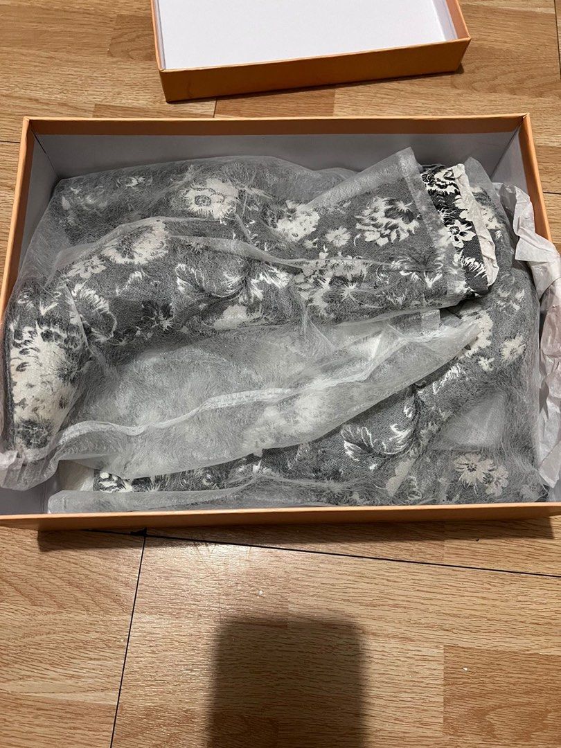 Public Desire Cupid Multifloral Heeled Ankle Boots (Category: Boots) located in Manila. Submitted by prabhio (Listing ID 1291869950, Image 2). Description: Bought from abroad Never been used No flaws Money back guaranteed.