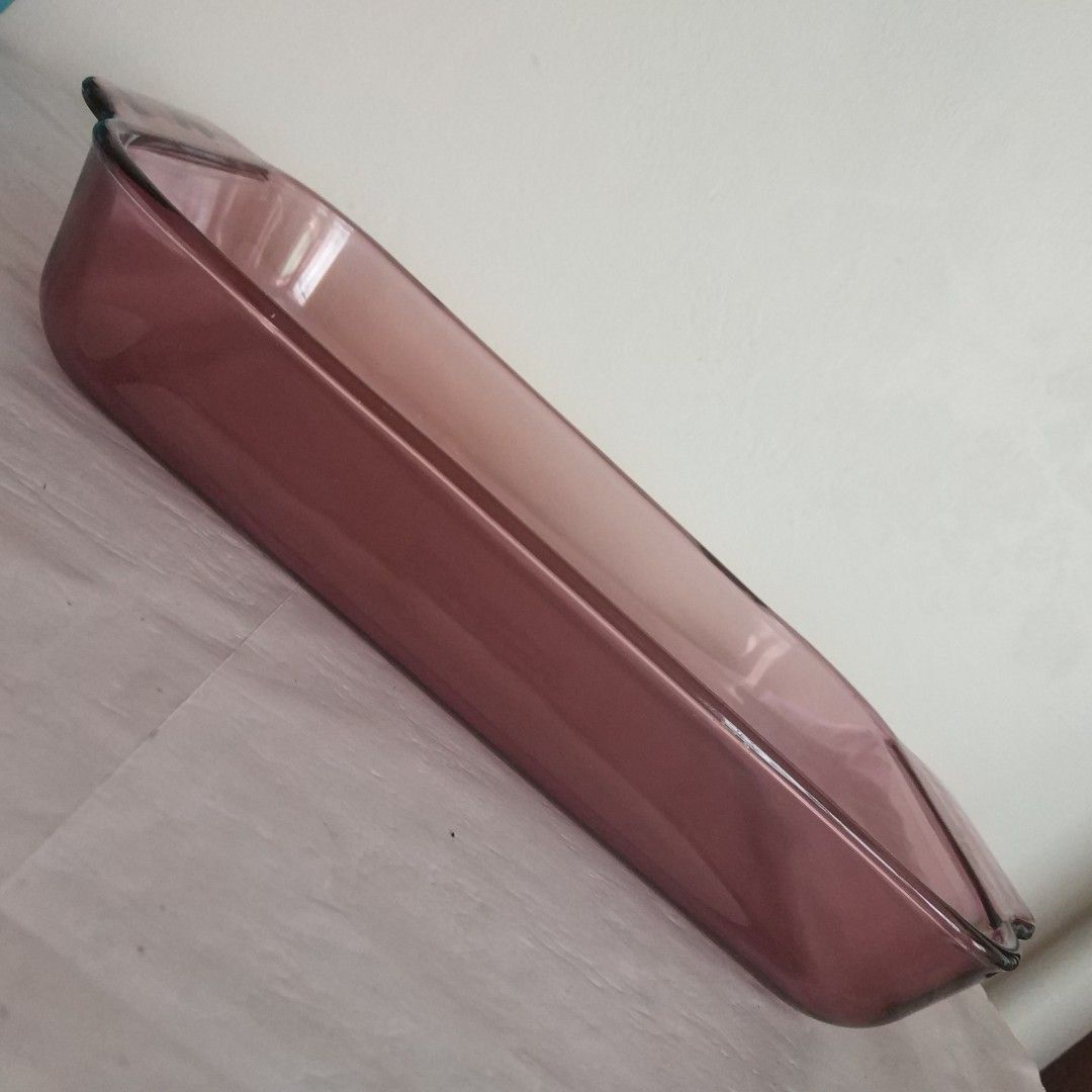 Pyrex Glass Baking Dish (Category: Bakeware) located in Bulacan. Submitted by chiruth (Listing ID 1291769972, Image 3). Description: 11 x 7 x 1.5 inches Red / Purple Tint.