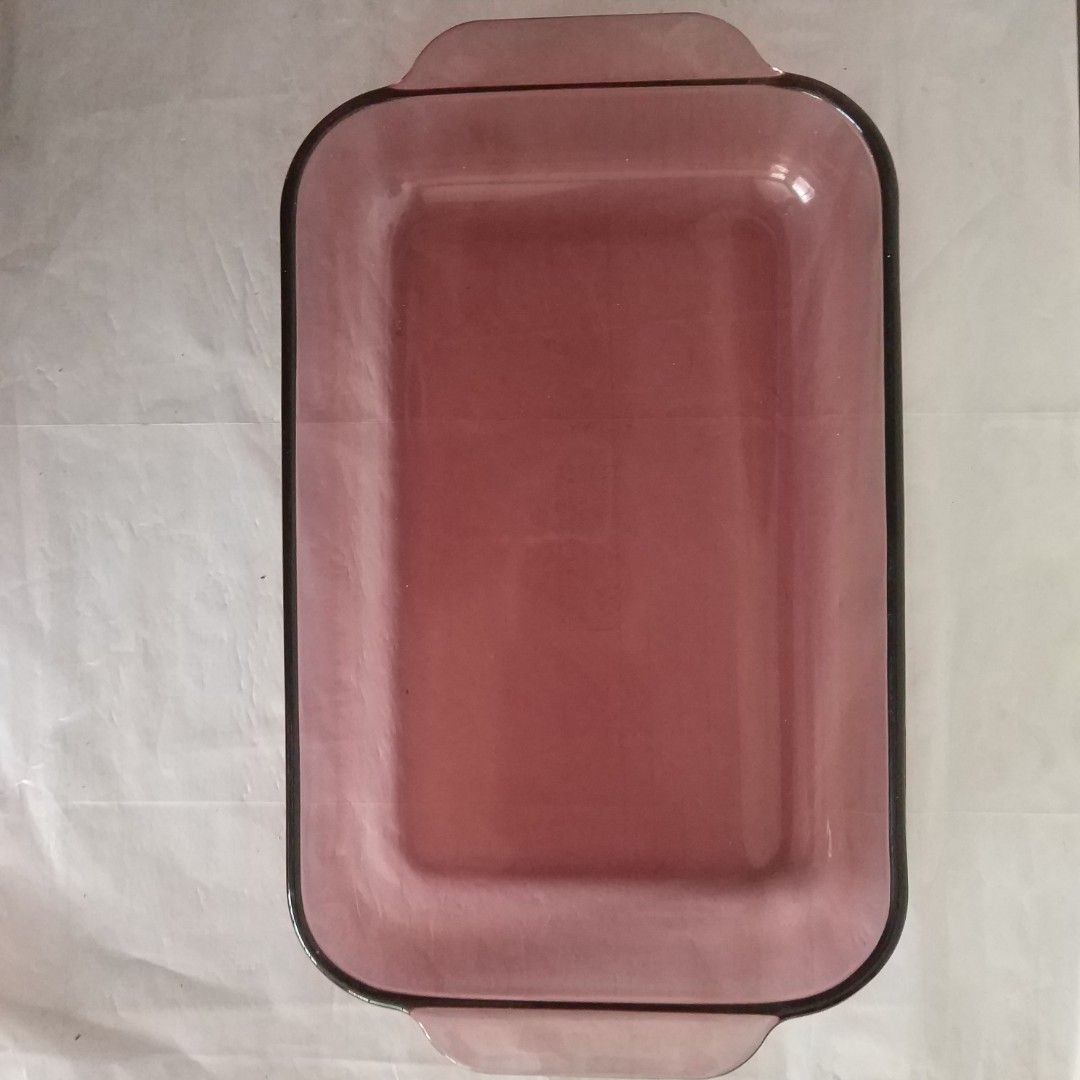 Pyrex Glass Baking Dish (Category: Bakeware) located in Bulacan. Submitted by chiruth (Listing ID 1291769972, Image 2). Description: 11 x 7 x 1.5 inches Red / Purple Tint.
