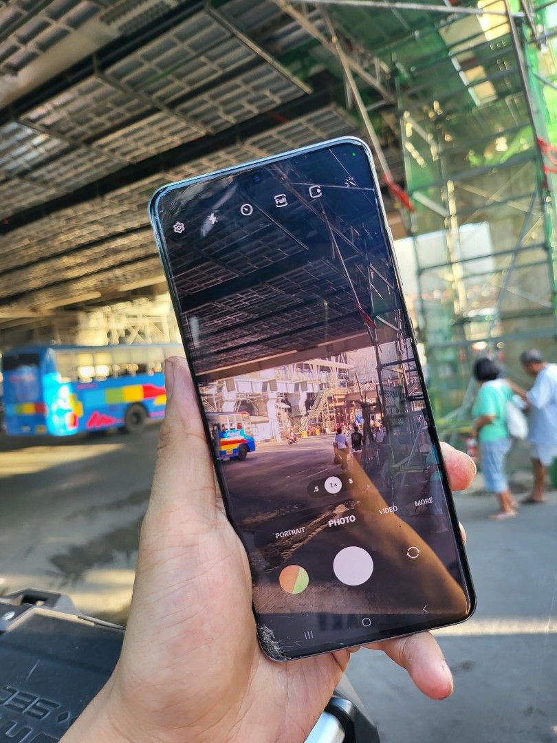 Samsumg S20 ultra 5g (Category: Samsung) located in Quezon City. Submitted by mubrogadgets (Listing ID 1291837961, Image 2). Description: SAMSUNG S20 ULTRA 5G ₱8500 open for COD in luzon,visayas and mjndanao Esim supported issue only is crack glass no other issue not affected yung performance ng unit No ghost touch nagagamit ng maayus 👉SUPER FLAGSHIP PHONE 👉5G NETWORK 👉100x zoom super linaw ng camerw 👉12gb ram Quick specs👇👇👇 👉Dynamic AMOL